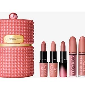 FREE GIFT WITH PURCHASE! Velvet Teddy's MAC COSMETICS Party Crew Vault